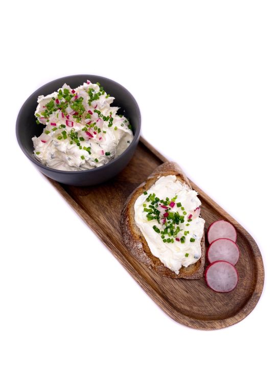 Frischk&auml;se mit Radieschen